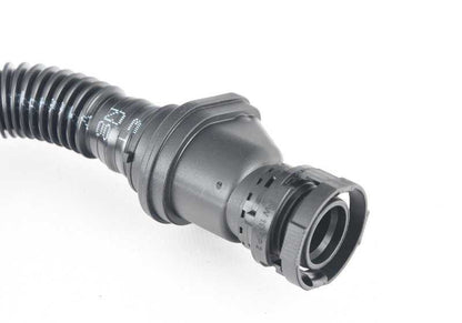 Tubo de ventilación del motor OEM 11157848341 para BMW F85, F86. Original BMW.