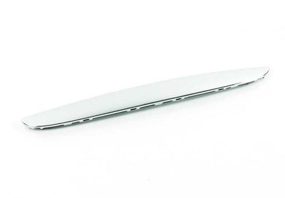 Moldura de capó derecha OEM 51137117242 para BMW E90, E91. Original BMW.