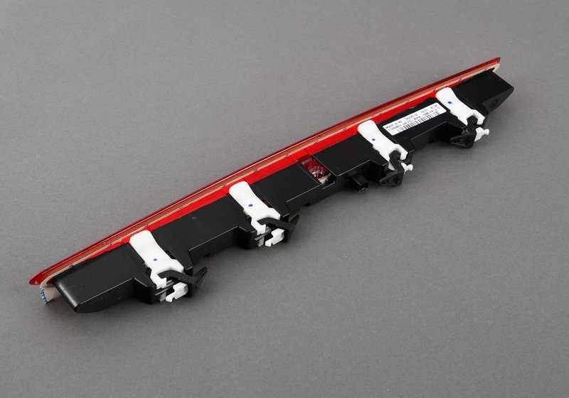 Tercera luz de freno OEM 63257296109 para BMW F33, F33N, F83, F83N. Original BMW.