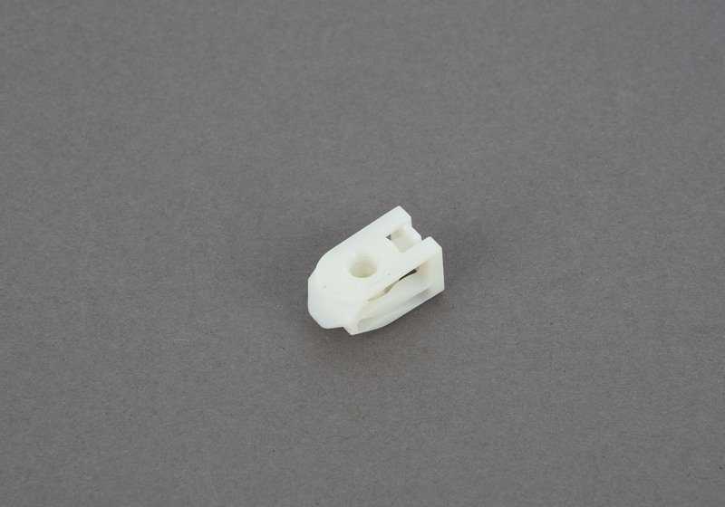 Tuerca con clip tipo C OEM 07149230671 para BMW F01, F01N, F02, F02N, F04. Pieza original BMW para fijaciones en capó delantero, molduras y embellecedores.
