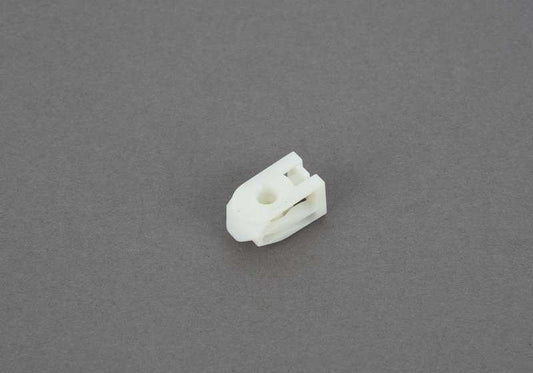 Tuerca con clip tipo C OEM 07149230671 para BMW F01, F01N, F02, F02N, F04. Pieza original BMW para fijaciones en capó delantero, molduras y embellecedores.