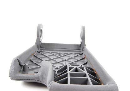 Reposabrazos superior en símil cuero gris OEM 51168248547 para BMW E46. Pieza original BMW. Ideal si tu apoyabrazos está desgastado o quieres renovar el interior de tu coche.