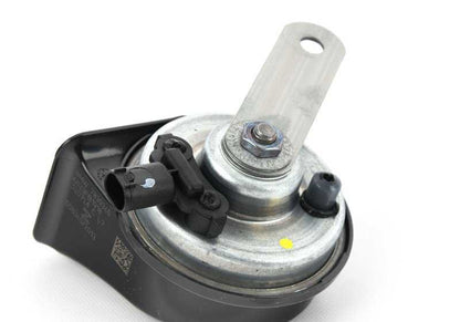 Acute Clxon OEM 61337839346 per BMW E63 ed E64 M6. Compatibile con i modelli M6 Coupé e Cabrio 2005-2010. BMW di riserva originale.