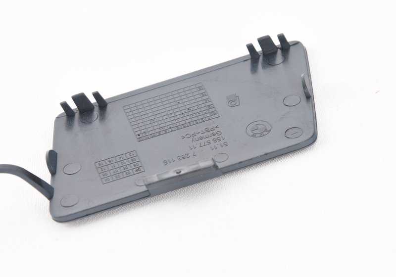 CAP per un gancio di rimorchio OEM 51117313026 per BMW 1 Serie (E82, E88). BMW originale.