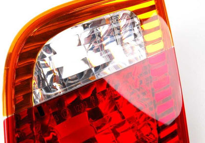 Piloto traseiro direito OEM 63216907946 para BMW E46 {316i AL11, AL12, AL21, AL22, AL51, AL55, AN72, AN82, AY11, AY15}. BMW original.