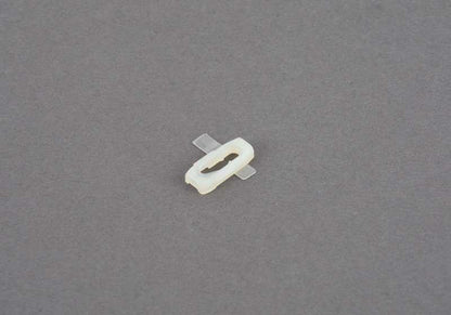 Clip de moldura OEM 51361857609 para BMW E21. Original BMW.