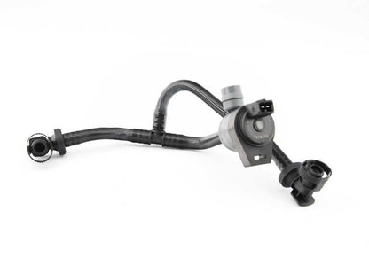 Válvula de ventilación del depósito con tubo OEM 13907848454 para BMW F87, F80, F82, F83. Original BMW.