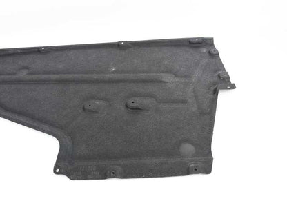 Cubierta lateral derecha inferior OEM 51757340778 para BMW F90, G30, G31. Compatible con M5, 518d y más versiones según año y motorización. Pieza original BMW.