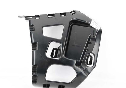 Soporte guía lateral izquierdo del paragolpes OEM 51128062185 para BMW F87 y F87N. Pieza original BMW.