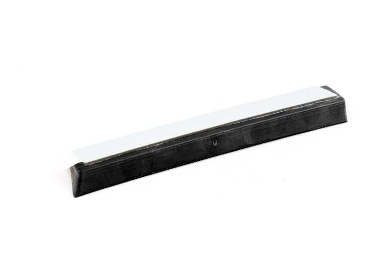 Inserto embellecedor frontal OEM 51118061899 para BMW F83 (M4 Cabrio) modelos M43U91, M43U92, M44Z91, M44Z92. Original BMW.
