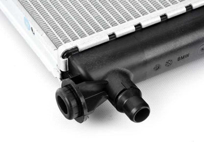 Radiatore del refrigerante OEM spostato 17117634565 per BMW F40, F44, F45, F46, F48, F39, F60. BMW originale.