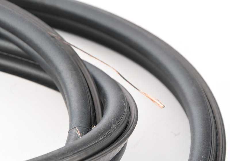 Dichtung Heckklappe for BMW 5 Series F90, G30, G38 (OEM 51767442715). Genuine BMW