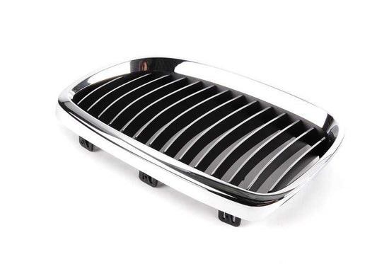 Rejilla decorativa cromada izquierda OEM 51137157277 para BMW E90, E92, E93 (incluye versiones M3). Original BMW.