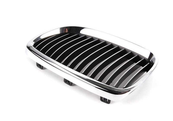 Rejilla decorativa cromada izquierda OEM 51137157277 para BMW E90, E92, E93 (incluye versiones M3). Original BMW.