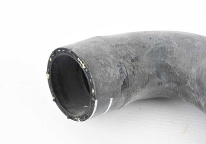 Manguera de refrigerante motor OEM 17128602665 para BMW G30, G11, G12, G15. Compatible con modelos M550i, 750i, 750Li, M850i xDrive. Original BMW.