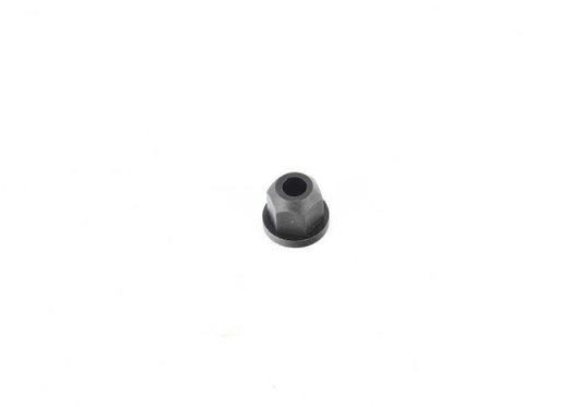 Tuerca hexagonal OEM 61131372722 para BMW E30, E36, E46, E34, E39, E24, E38, E65, E66, E31. Pieza original BMW. Ideal para fijaciones en motor, suspensión y componentes electrónicos.