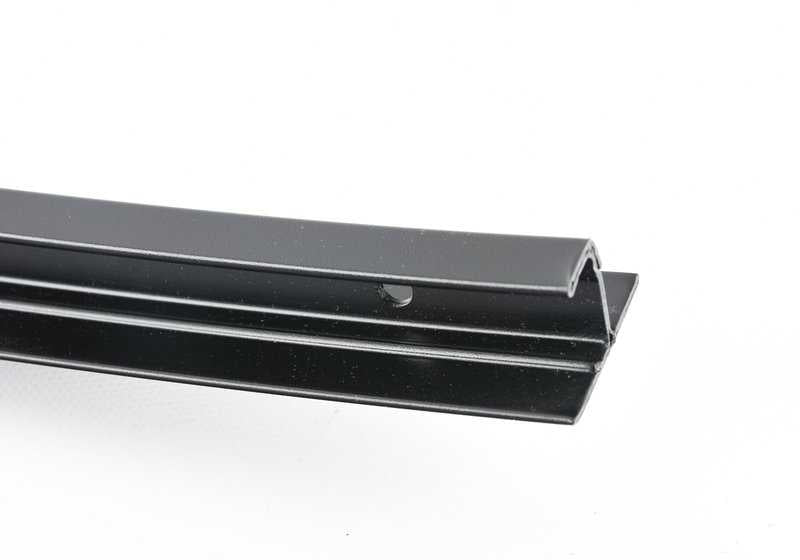 Moldura exterior guía de ventanilla derecha OEM 51347890438 para BMW E39. Original BMW.