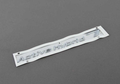 Emblema trasero "Active Hybrid" OEM 51147346551 para BMW F01, F01N, F02, F02N. Original BMW.