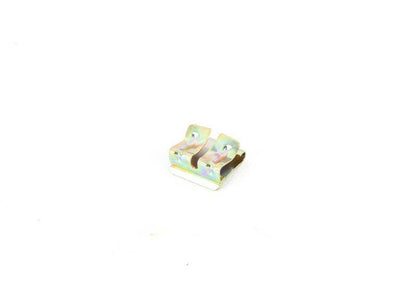 OEM 51211928264 Clip de serrage pour BMW E34 et E32. Pièce d'origine utilisée dans les mécanismes de fermeture et d'ouverture des portes avant et arrière. BMW d'origine.