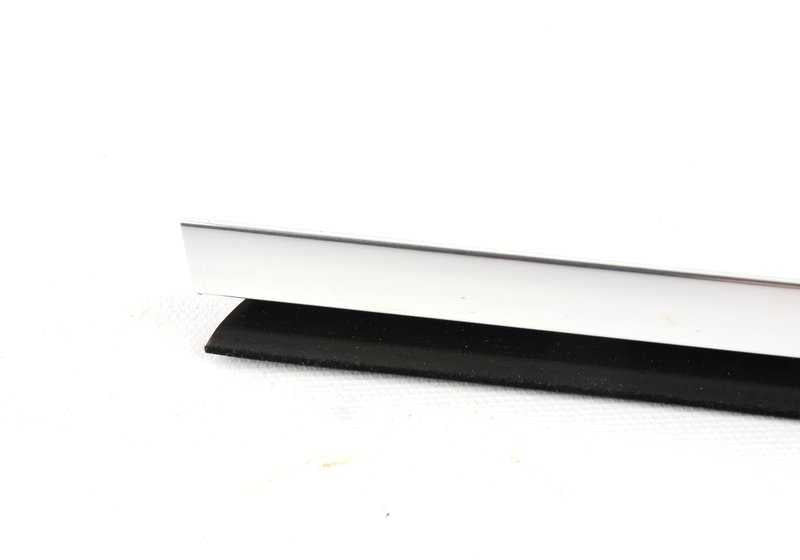 Moldura interior trasera derecha OEM 51228230482 para BMW Serie 7 E38. Original BMW.