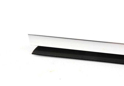 Moldura interior trasera derecha OEM 51228230482 para BMW Serie 7 E38. Original BMW.