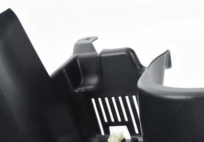 Rechte hintere Abdeckung OEM 51757340180 für BMW 7 G11 -Serie, G11N, G12, G12N. Original BMW Stück.