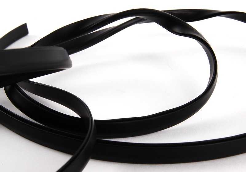 Junta embellecedora OEM 54129734126 para BMW E12 (todos los modelos compatibles). Original BMW.