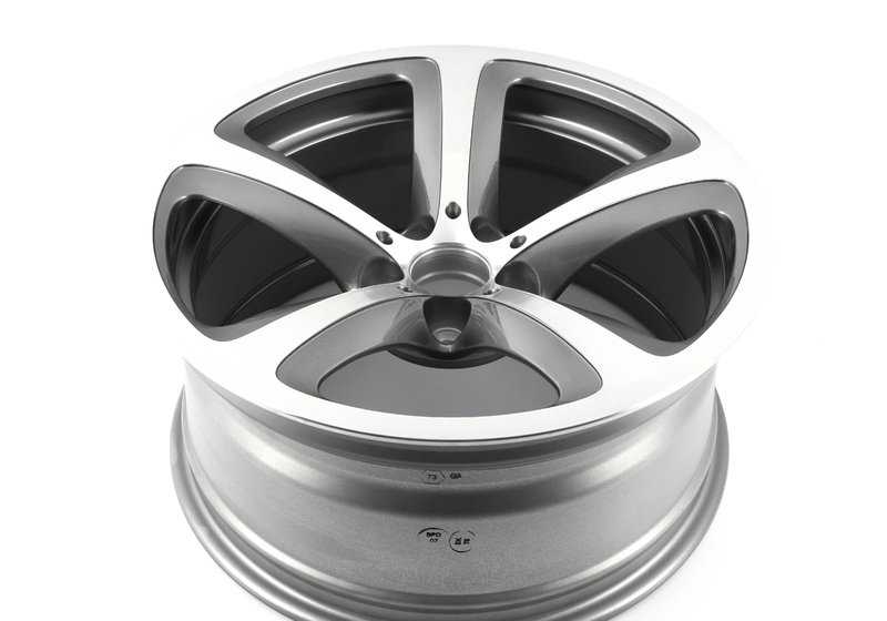 Llanta de aleación original BMW diseño radios en estrella 249 OEM 36116777354 para BMW E63 630i (todos los modelos compatibles). Tamaño 9x19 ET14. Para eje trasero. Original BMW.