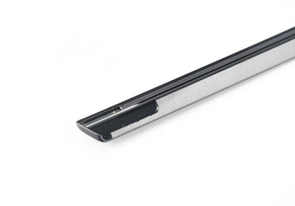 Moldura trasera derecha para BMW E39 (OEM 51362427438). Original BMW