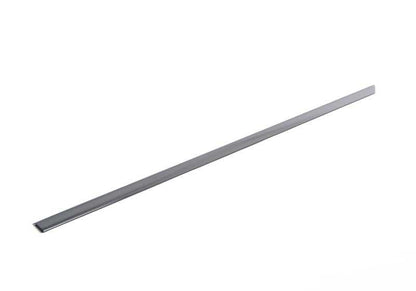 Moldura trasera izquierda negra brillante OEM 51362427437 para BMW E39 520d, 520i (todos los motores y variantes). Original BMW.
