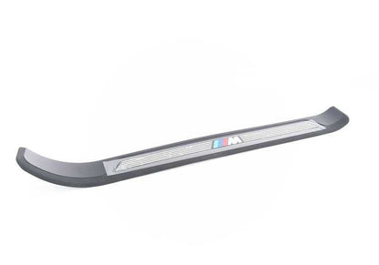 Embellecedor entrada puerta delantera derecha OEM 51472695662 para BMW E39 (todos los modelos compatibles). Original BMW.