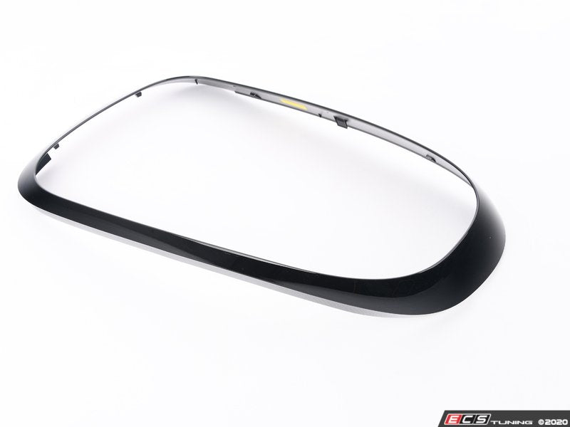 Anillo embellecedor izquierdo para piloto trasero negro brillo OEM 51712414989 para MINI Countryman F60 Cooper, Cooper ALL4… y más. Original MINI.