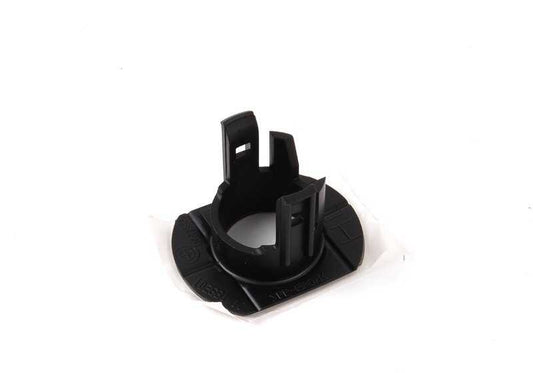 Soporte sensor de aparcamiento trasero izquierdo OEM 51127118197 para BMW E90. Compatible con modelos: 316i, 318d. Original BMW.
