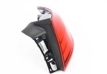 Piloto trasero derecho en aleta OEM 63217429730 para BMW Serie 3 Touring (F31). Original BMW.