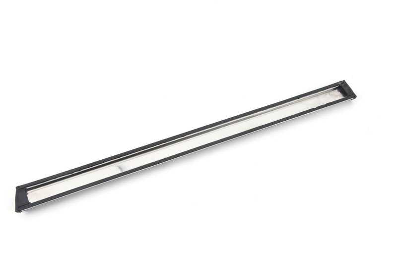 Moldura lateral trasera derecha OEM 51131814690 para BMW E30. Original BMW.