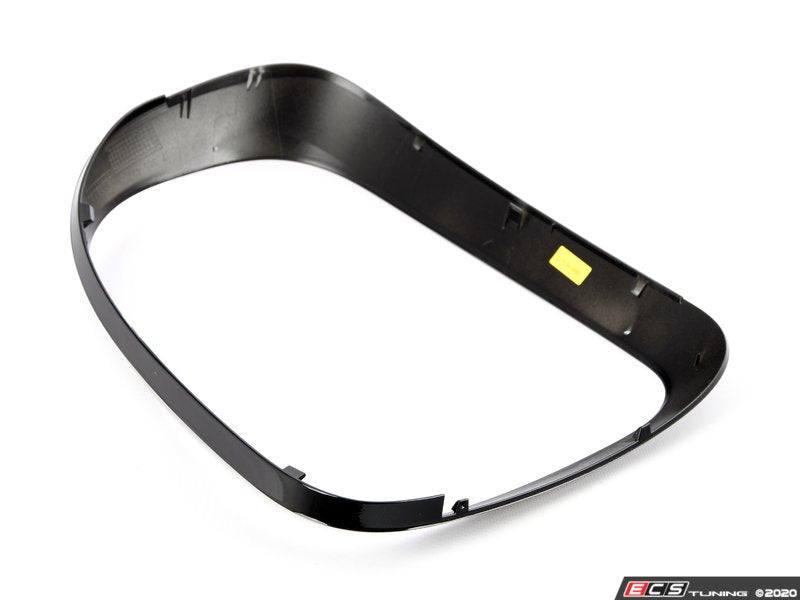 Anillo embellecedor izquierdo para piloto trasero negro brillo OEM 51712414989 para MINI Countryman F60 Cooper, Cooper ALL4… y más. Original MINI.