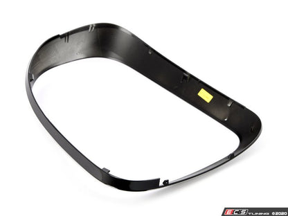 Anillo embellecedor izquierdo para piloto trasero negro brillo OEM 51712414989 para MINI Countryman F60 Cooper, Cooper ALL4… y más. Original MINI.