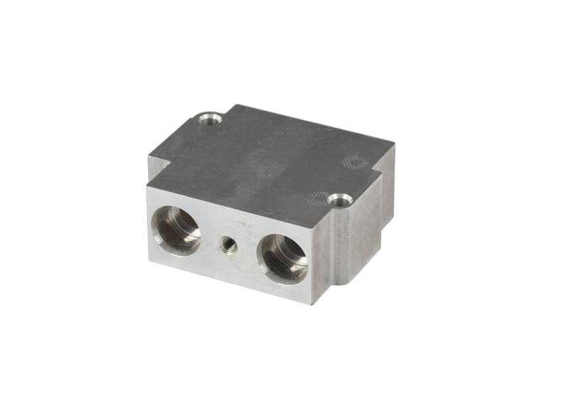 Termostato do tubo de resfriamento de óleo para BMW F87, F80, F82, F83, F07, F10, F11, F06, F12, F13, F02N (OEM 17227592723). BMW original