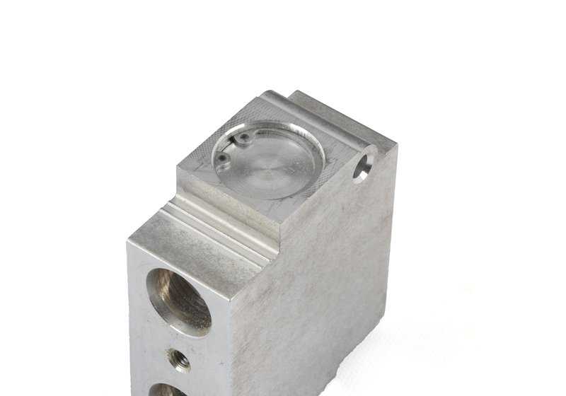 Termostato do tubo de resfriamento de óleo para BMW F87, F80, F82, F83, F07, F10, F11, F06, F12, F13, F02N (OEM 17227592723). BMW original