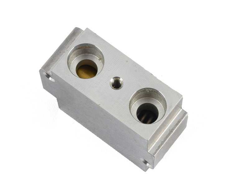 Termostato do tubo de resfriamento de óleo para BMW F87, F80, F82, F83, F07, F10, F11, F06, F12, F13, F02N (OEM 17227592723). BMW original