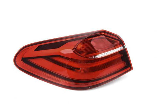 Piloto trasero izquierdo OEM 63217331281 para BMW F26. Original BMW.