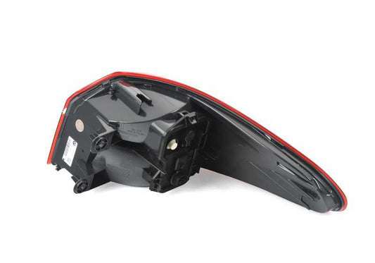 Piloto trasero izquierdo OEM 63217331281 para BMW F26. Original BMW.