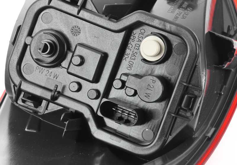 Piloto trasero izquierdo OEM 63217331281 para BMW F26. Original BMW.