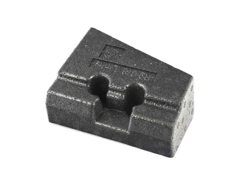 Protector lateral izquierdo puerta OEM 51417063901 para BMW Serie 3 E46. Pieza original BMW. Ideal para sustituir el crashpad dañado del lateral del coche.