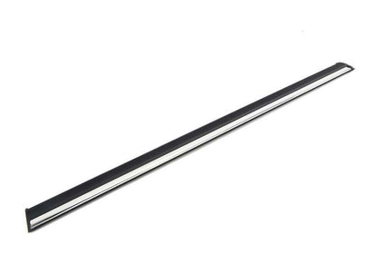 Moldura lateral puerta trasera izquierda OEM 51131808981 para BMW E12 (todos los modelos compatibles). Original BMW.
