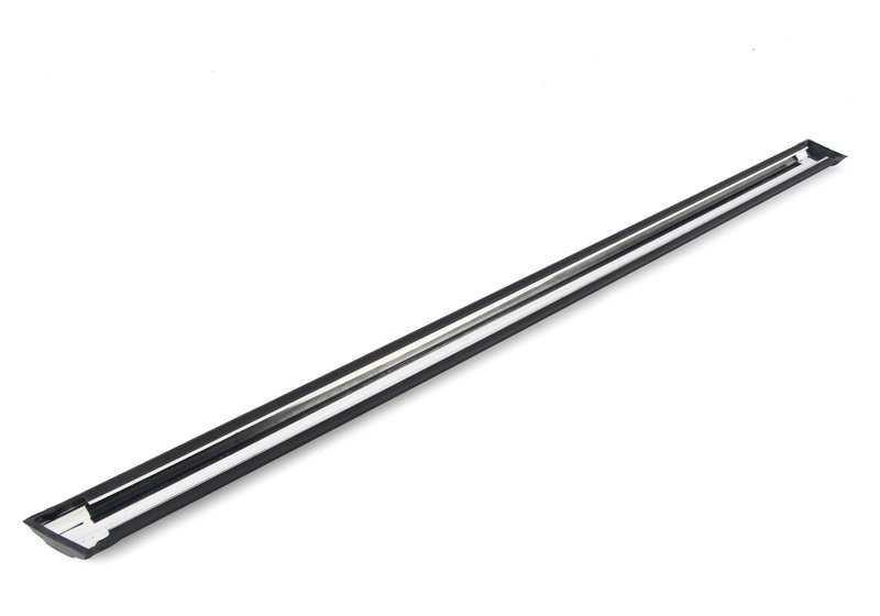 Moldura lateral puerta trasera izquierda OEM 51131808981 para BMW E12 (todos los modelos compatibles). Original BMW.