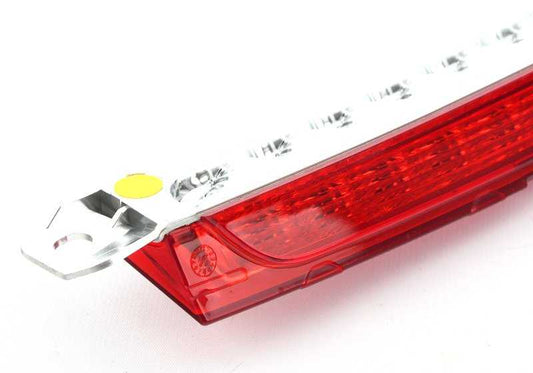 Tercera luz de freno OEM 63257260545 para BMW Serie 3 F31 (316d) modelos compatibles. Original BMW.