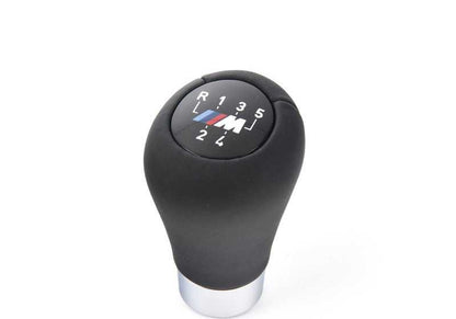 Pomo de cambio de marchas en cuero con placa M/5 velocidades OEM 25117896031 para BMW Serie 3 E46. Original BMW.