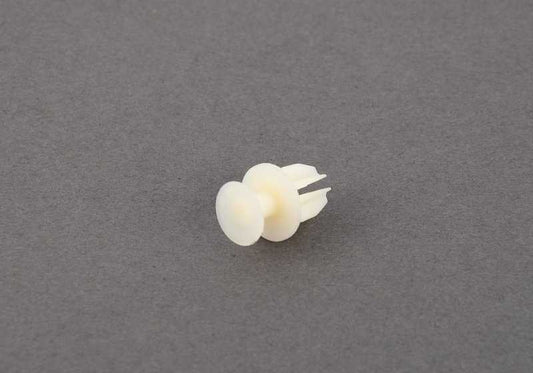 OEM plastic clip 61131382239 for BMW E90, E92, E93, E34, F07, F10, F11, F18, F06, F12, F13, E32, F01, F02, F04. Holds covered and cables. Original BMW.