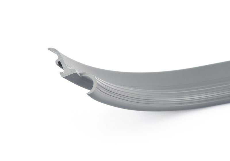 Embellecedor de estribo derecho OEM 51478117290 para BMW E31. Pieza original BMW.